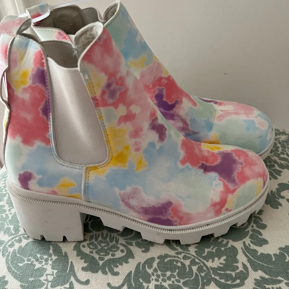 Perfect for the snow ❄️ ⛄️ Colorful Tie-Dye Women's Boots

What fun 🤩 - Picture 2 of 2